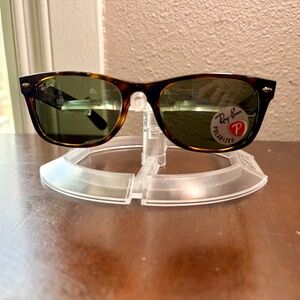 Ray-Ban New Wayfarer Classic sunglasses (RB3132)